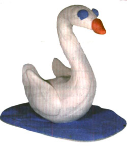 Лебедь сделанный из пластилина